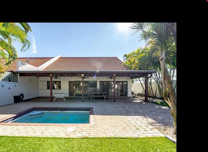 Photo - 665 Jeffery St