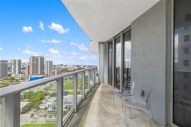 Photo - 488 NE 18th St Unidad 2802