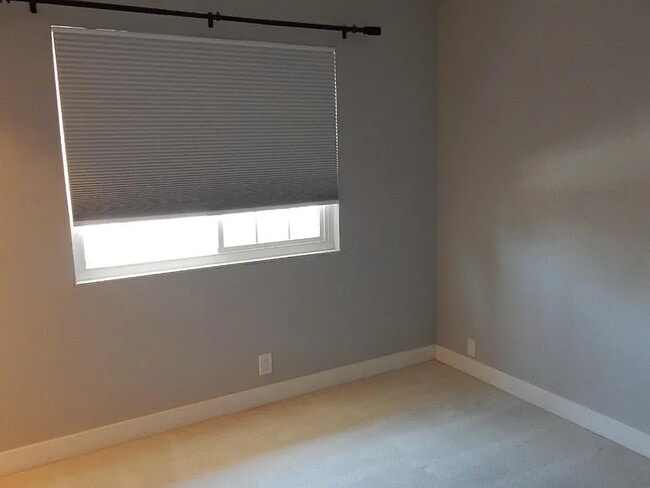 Photo - 400 Seville Pl