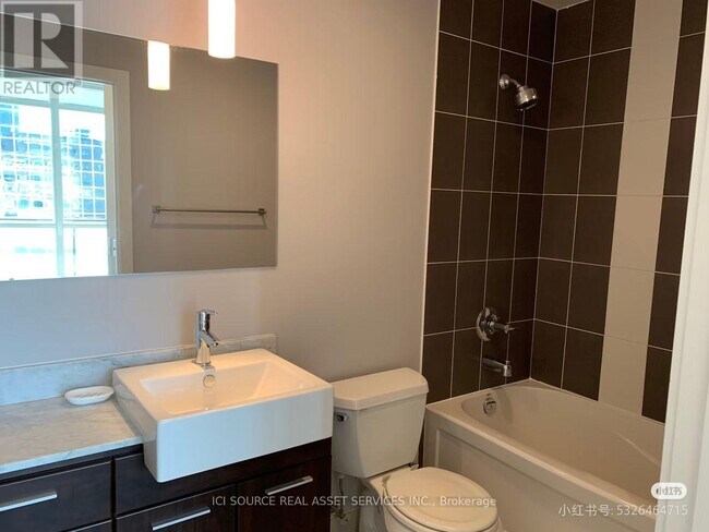 Photo - 770 Bay St.