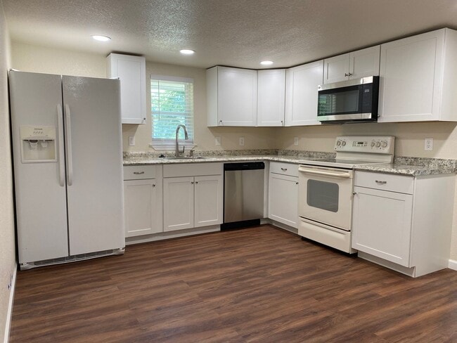 Photo - 309 Hobson St