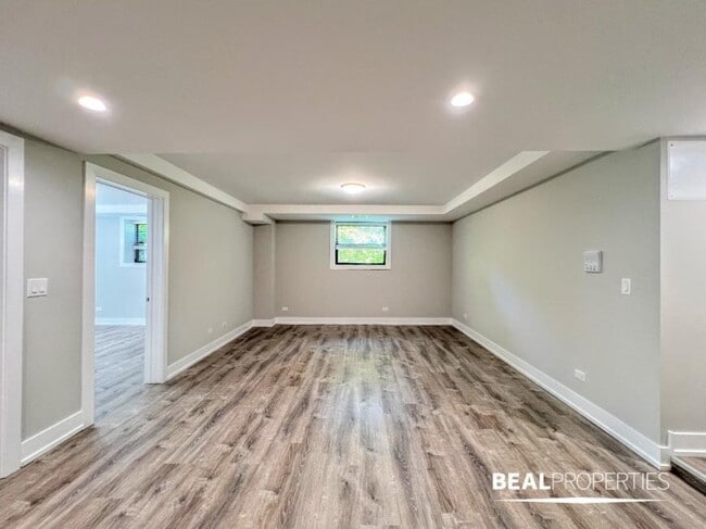 Building Photo - 2 bedroom in EVANSTON IL 60202 Unit GDN Rental