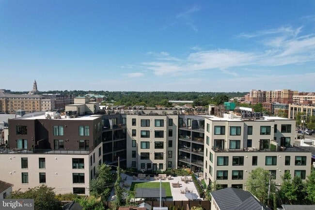 701 N Henry St Unit 401