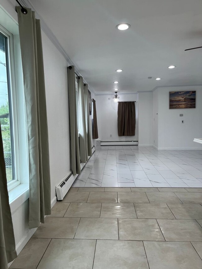 Photo - Large 4 bedroom home in Hamilton Acres - Mother in Law included