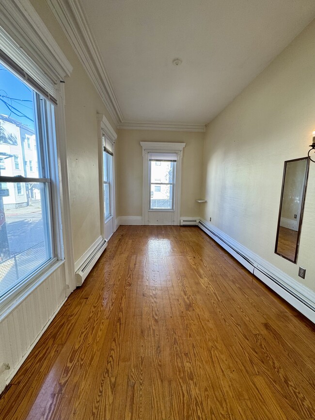 Building Photo - 123 Almy St Unit 1F