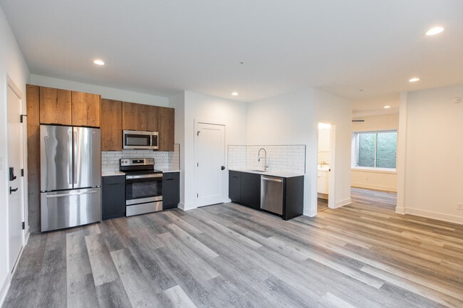 113 - Living / Kitchen