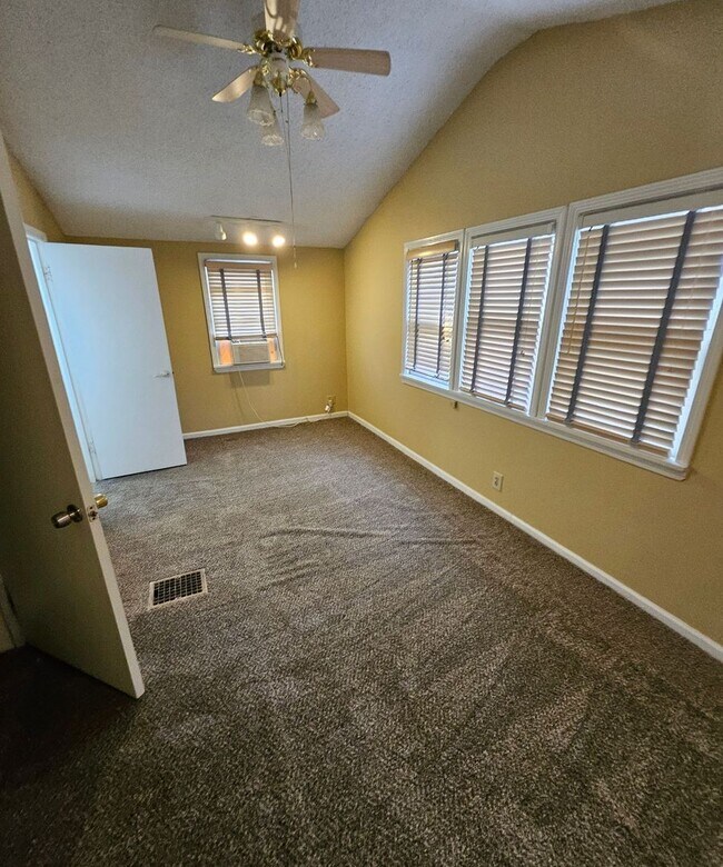 Photo - 3 Bedroom 2 Bathroom in Kansas City MO $1,400.00