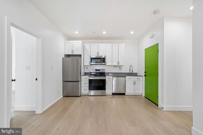 Photo - 633 N 64th St Unidad 2ND FLOOR