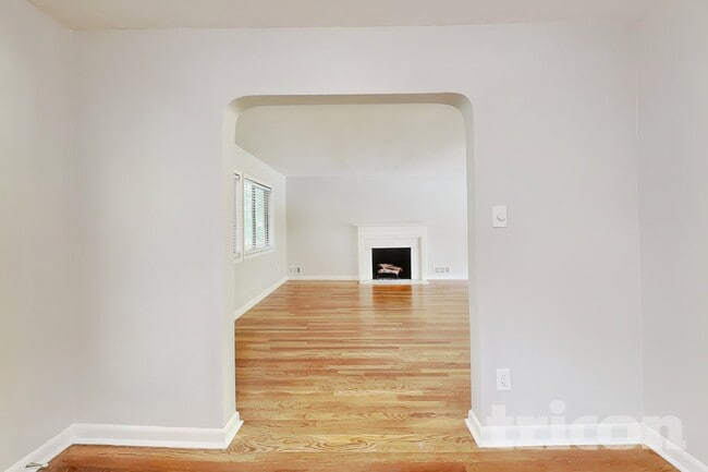 Photo - 381 Waterford Rd NW