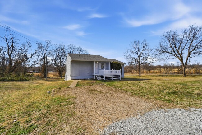 Photo - Newly Remodeled Duplex in Grove | Immediate Move In