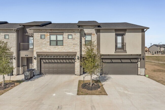 Sublease! August Move in! Gorgeous 4 Bedro... - Sublease! August Move in! Gorgeous 4 Bedro... Townhome