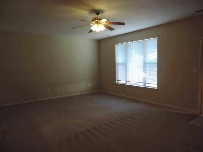 Photo - 1214 Dustins Way