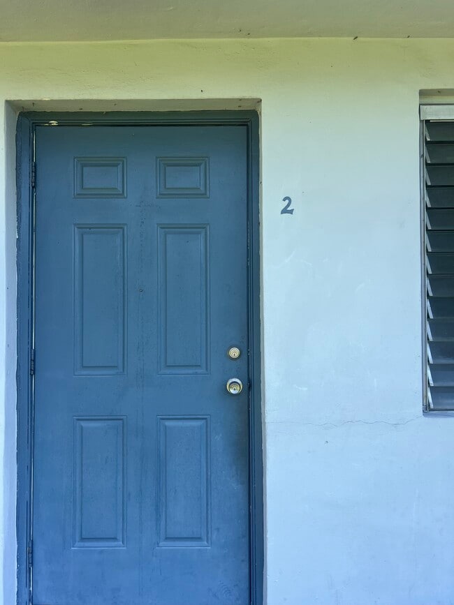 Building Photo - 525 NE 150th St Unit 2