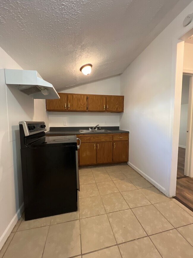 142.5 N Russell St