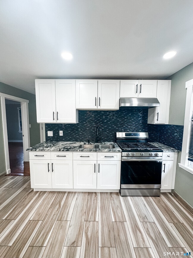 Photo - 264 Wilmot Ave