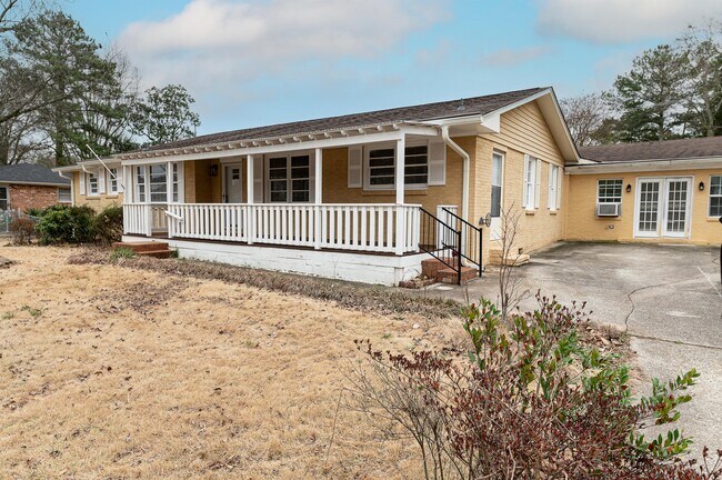 Photo - 519 Harolds Dr NW