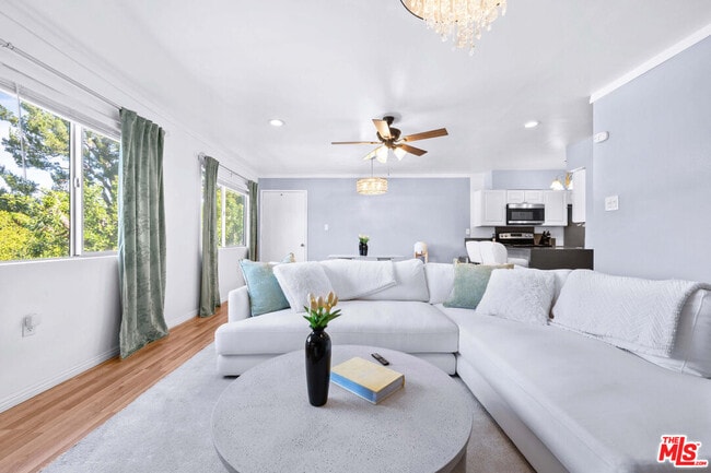 Photo - 12801 Moorpark St Unit 308