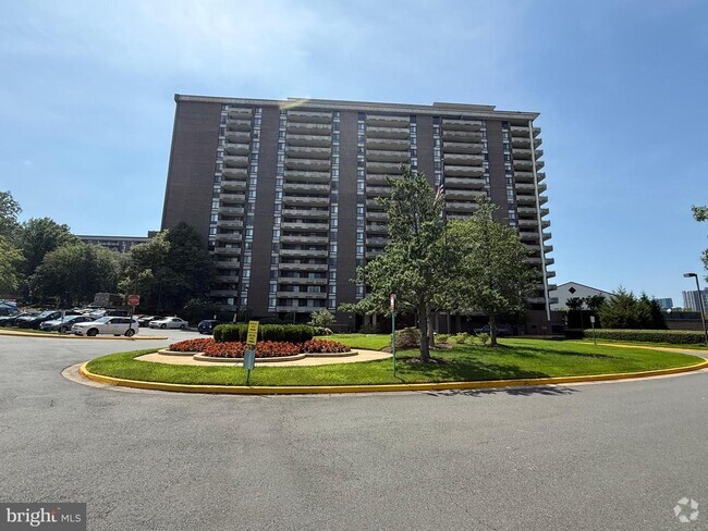 Building Photo - 1800 Old Meadow Rd Unit 804 Rental