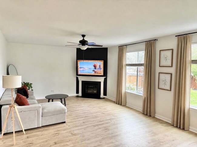 Photo - Beautiful 4 bedroom in Yelm WA - Apply Today!
