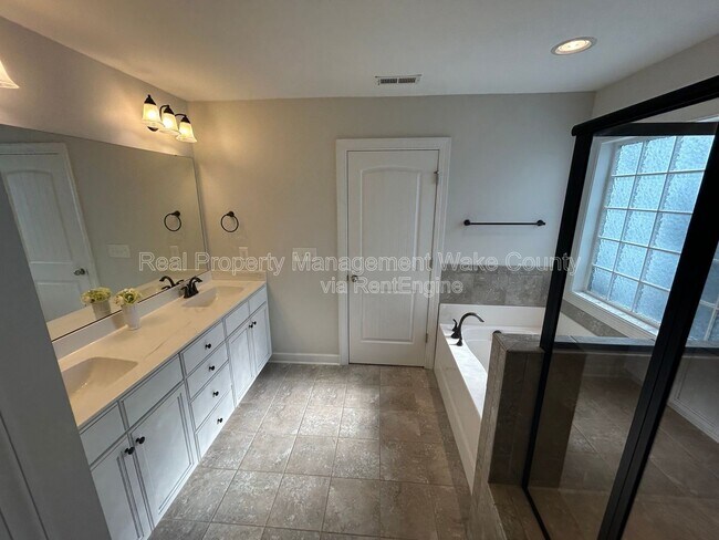 Photo - 142 Bexley Way