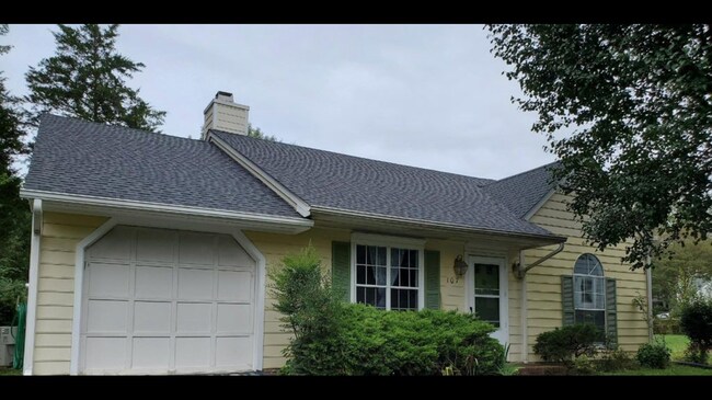 Photo - 107 Colchester Ct