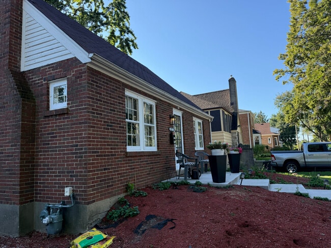 Building Photo - 421 N Linden St Rental