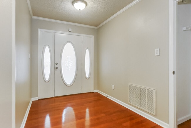 Photo - 210 Dogwood Pl Dr