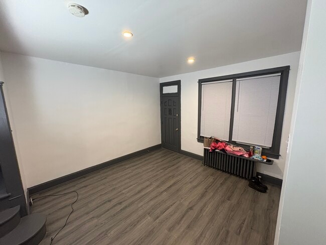 Photo - 3656 Jasper St