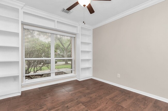 Photo - 1715 Parkview Ln