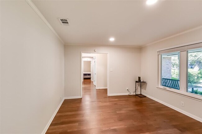 Photo - 11209 Deadoak Ln