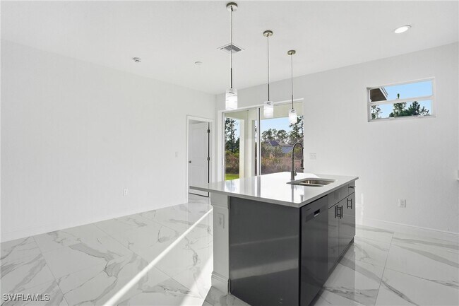 Photo - 406 Genoa Ave S