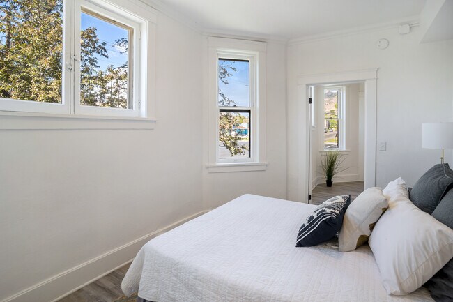 Photo - Browning Apartments