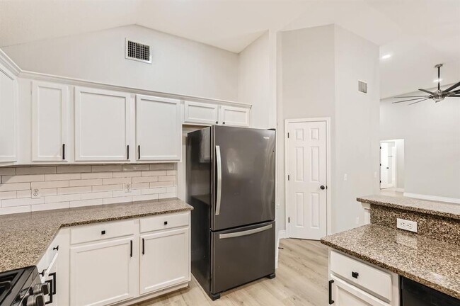 Photo - 201 Orchard Way