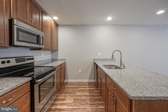 Photo - 140 S 46th St