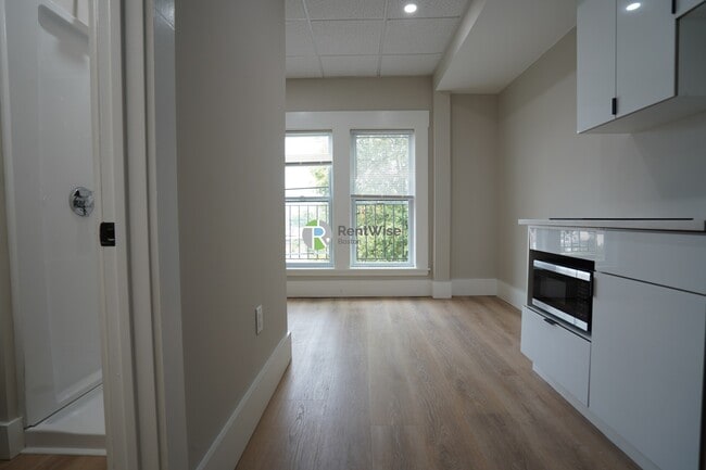 Building Photo - 142 Dorchester St Rental