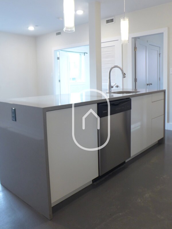 Photo - 37 E Springfield St