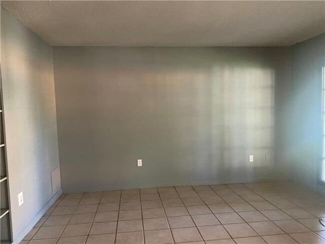 Photo - 978 Walnut St