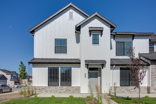Building Photo - This gorgeous 3 bedroom, 2.5 bath townhome...