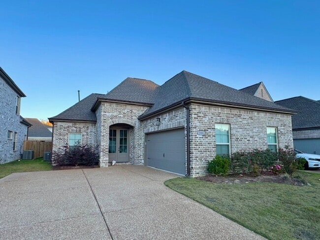 Building Photo - TuckerView566 Unit 1