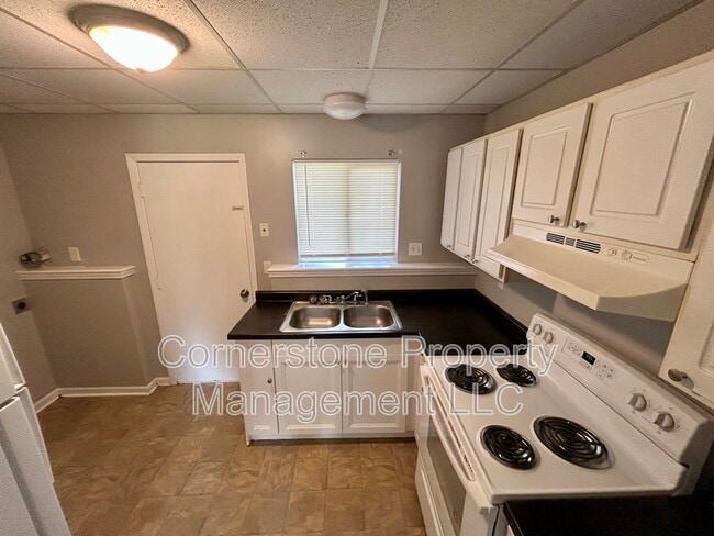 Photo - 202 Grace St