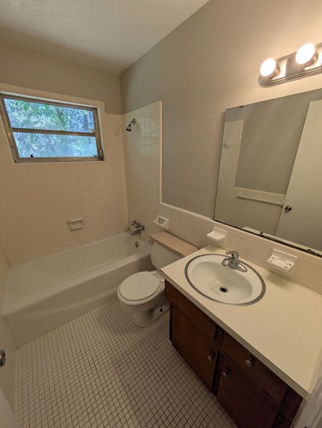 Photo - 2BD/1BA Unit in Hickory