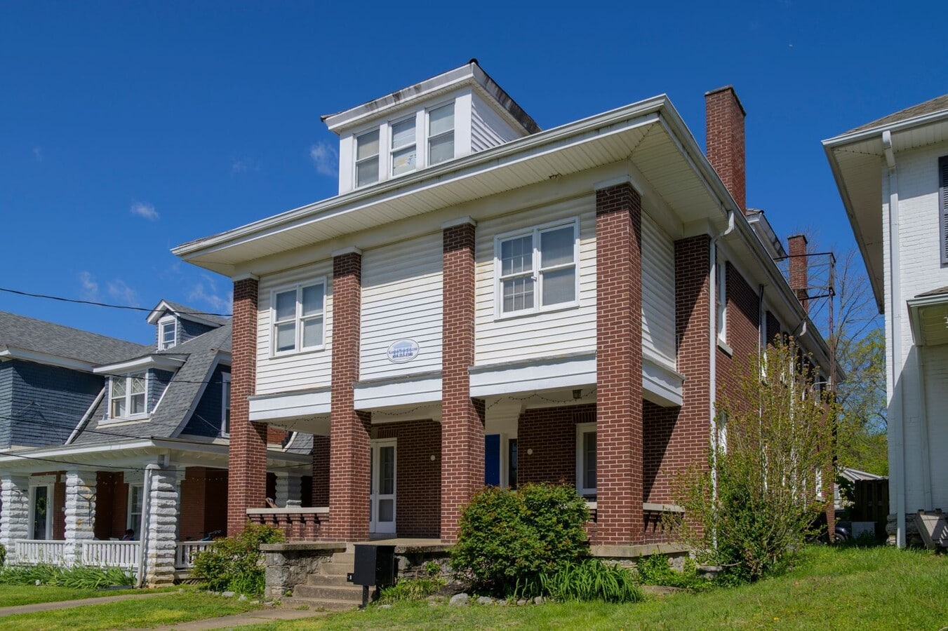 SHOWINGS AVAILABLE - Historic Apartment Bu... - SHOWINGS AVAILABLE - Historic Apartment Bu...