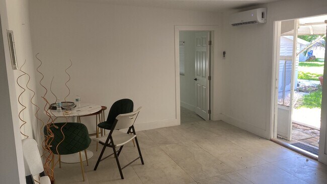 Photo - 800 NE LLC Unit S