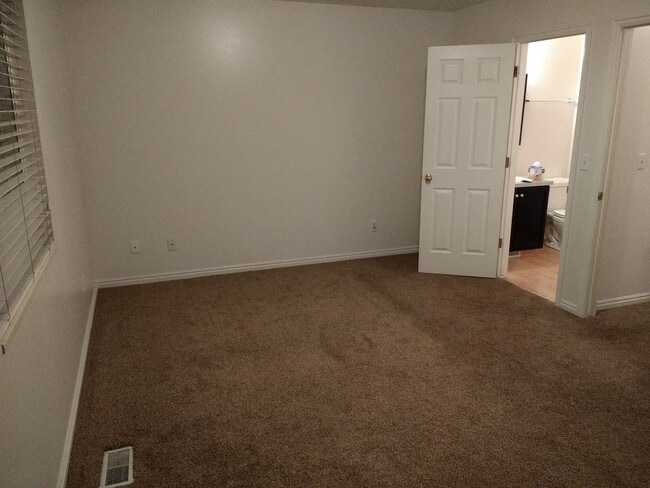 Photo - 260 W 1395 S
