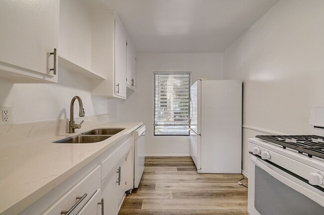 Photo - 7057 Lanewood Ave