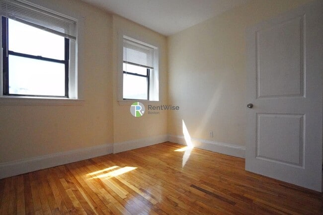 Photo - Harvard & Commonwealth 1bd/1ba