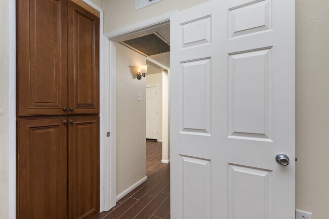 Photo - 1646 E Indianola Ave