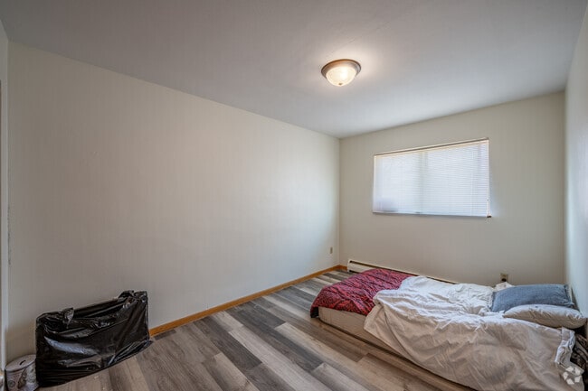 2 habitaciones, 1 baño - 900 pies cuadrados - Segundo dormitorio