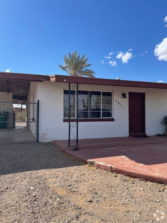 Building Photo - Lovely 3 Bedroom House with Stunning Mount...