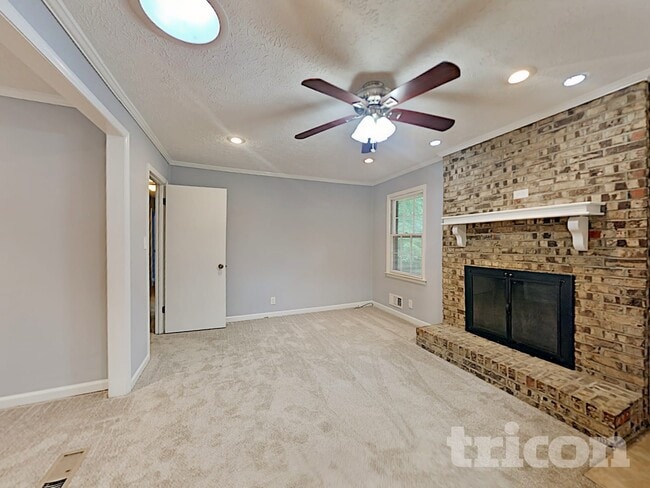 Photo - 430 Beaumont Dr SW